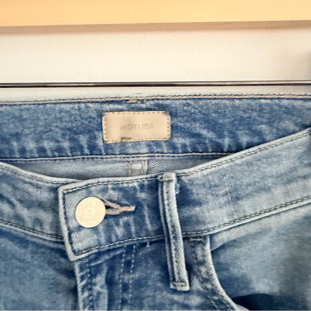 MOTHER The Hustler Ankle Chew Jeans 26 Light Wash Distressed Raw Hem Crop - Picture 7 of 16